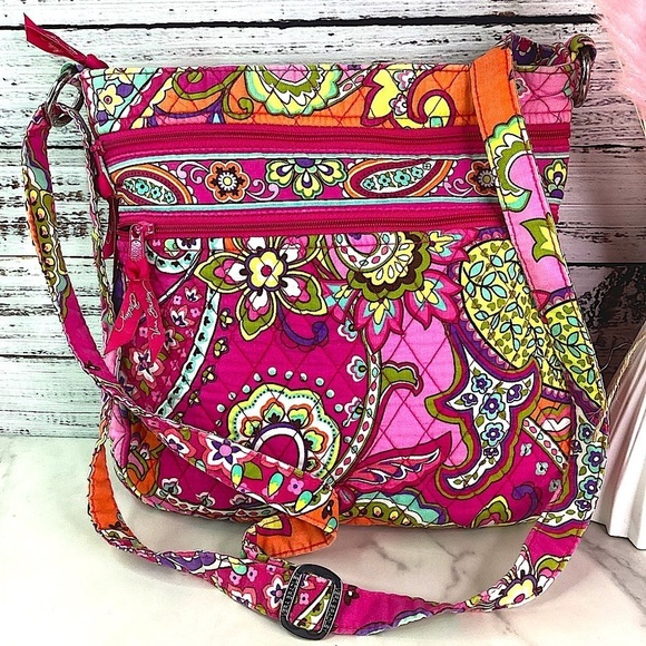 VERA BRADLEY CROSSBODY SHOULDER BOHO BAG PINK PAISLEY FLORAL PURSE GUC - Picture 1 of 15